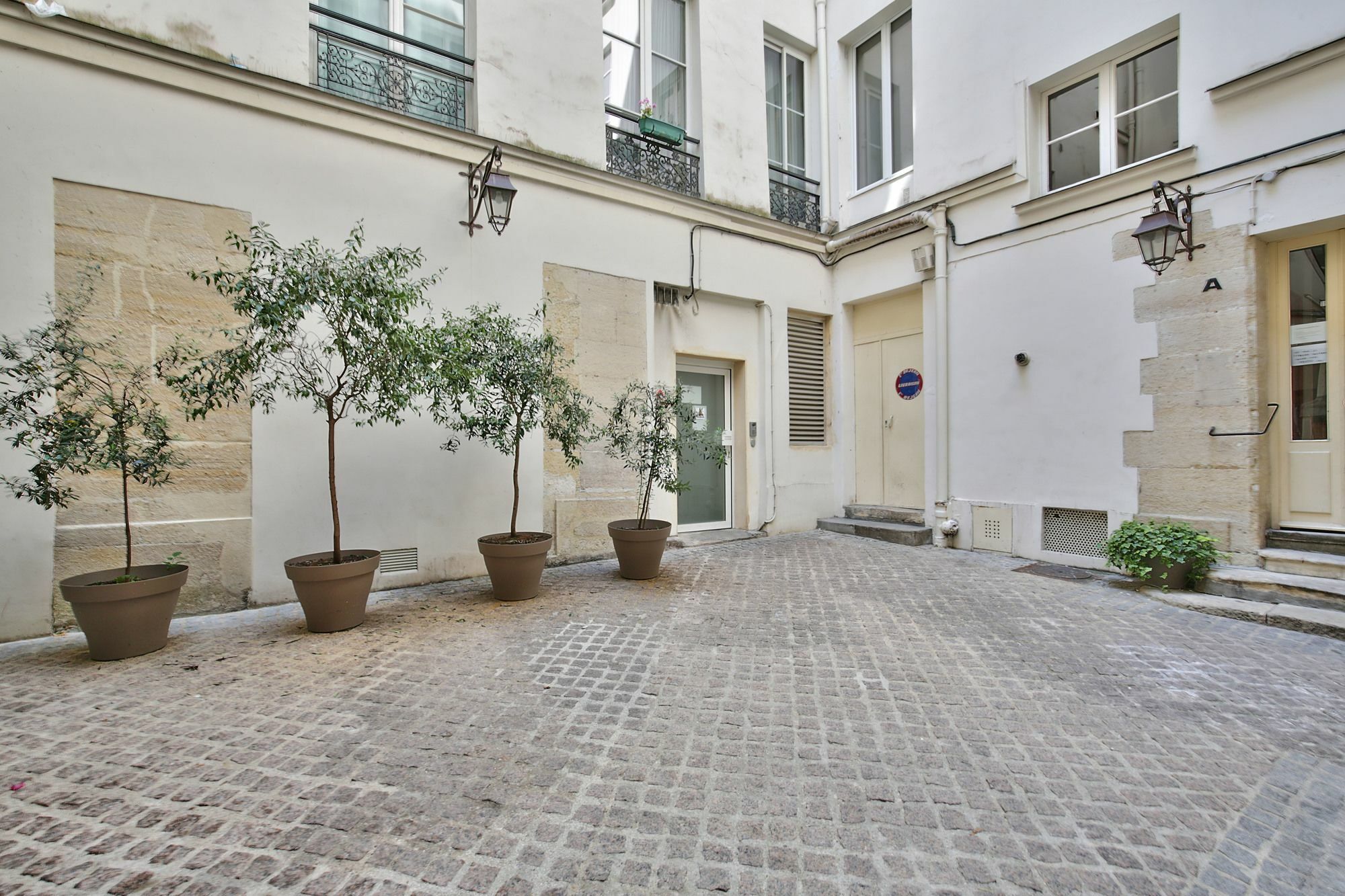 69 - Authentic Parisian Home Exterior photo